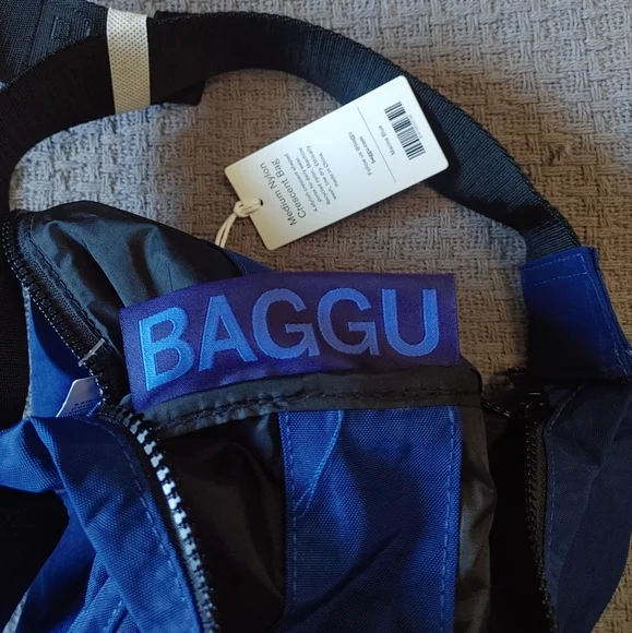 BAGGU Medium Crescent Bag in Marine Blue - Picture 6 of 11